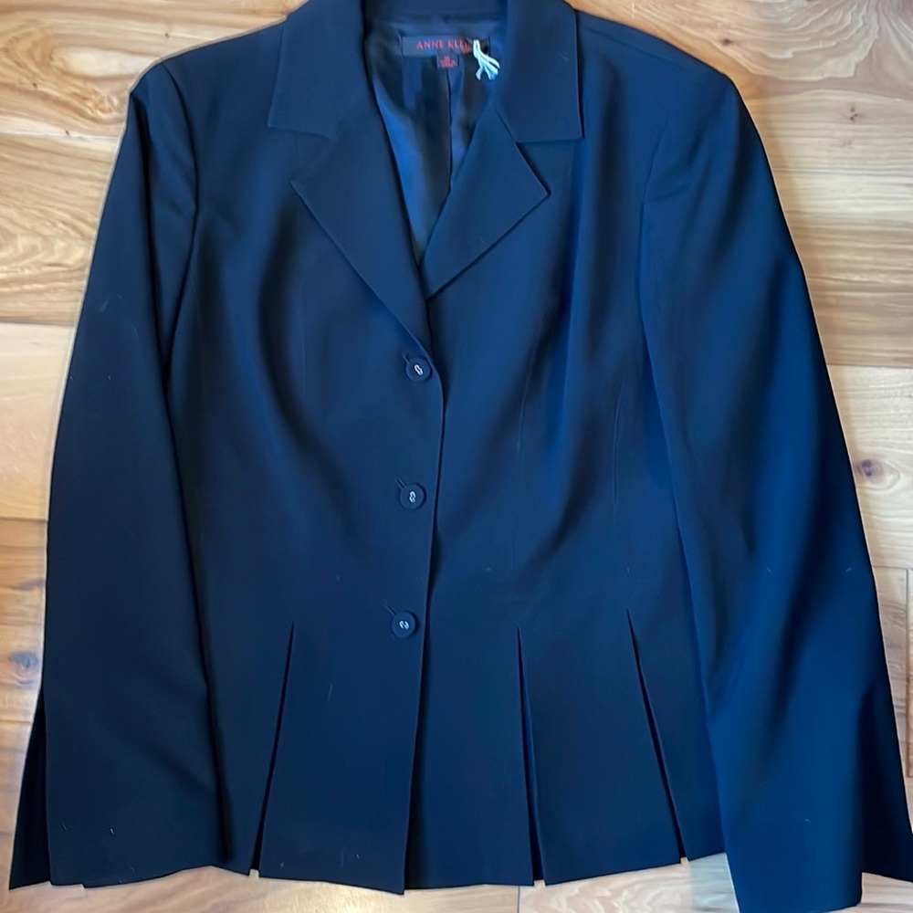 Anne Klein black blazer.